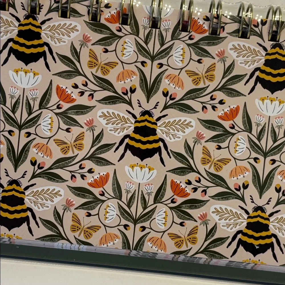 Fringe Desktop Bee Theme Easel Weekly Undated Planner